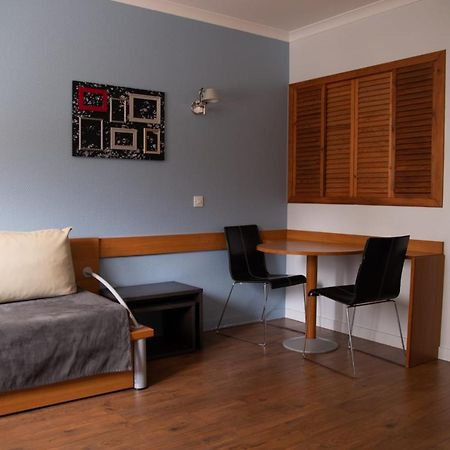 איסי-לה-מולינו Confortable Apartment Near Porte De Versailles מראה חיצוני תמונה